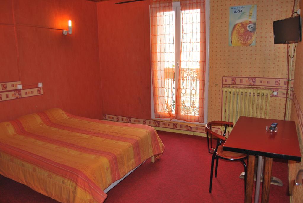 Le Revelois Restaurant Otel Béziers Oda fotoğraf
